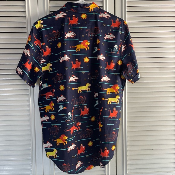 NWT Disney The Lion King Pride Lands Art Woven Button-Up Medium size - Picture 7 of 13